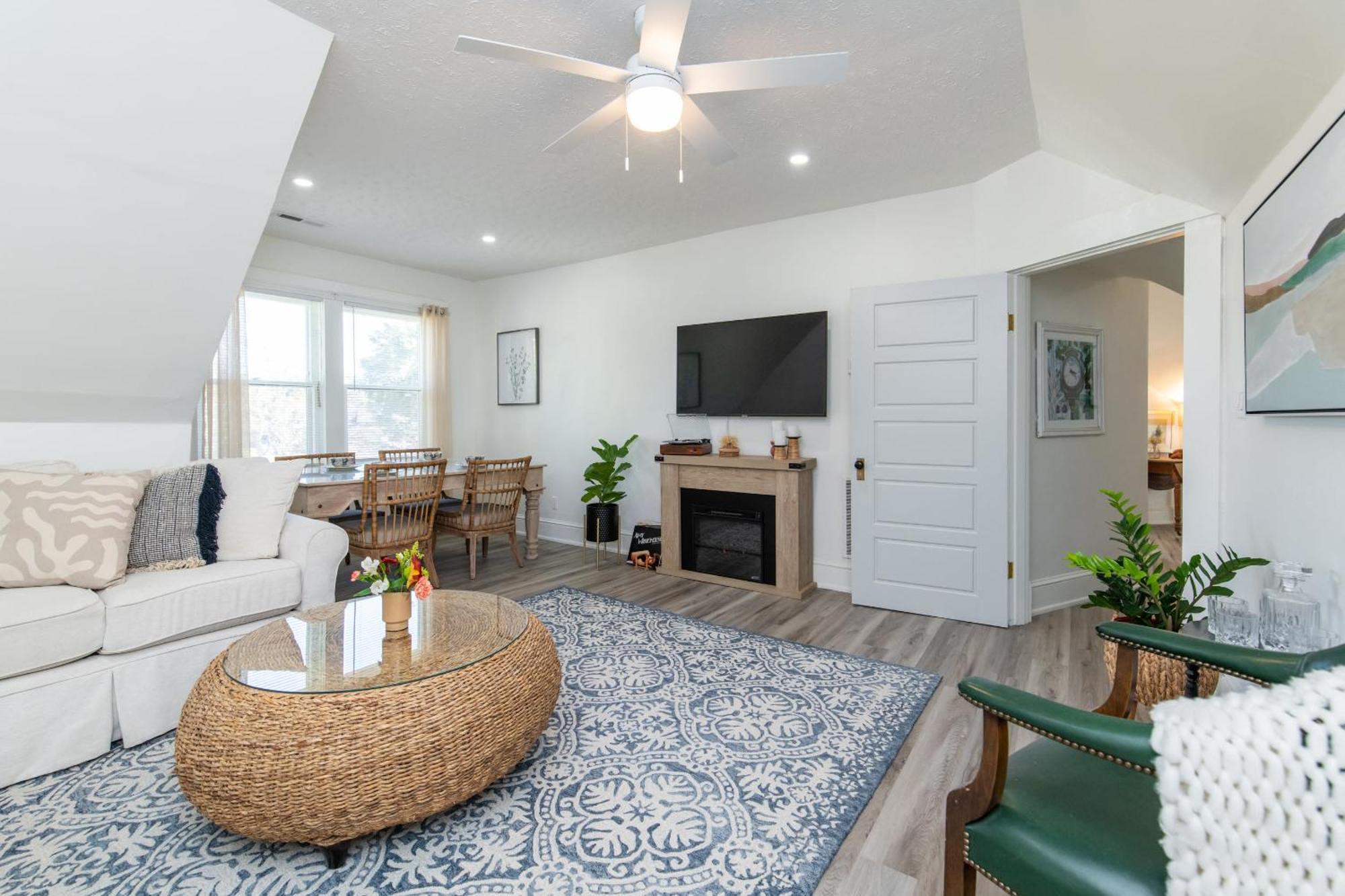 Loft On Capital - Ideally Located To Distilleries Frankfort Luaran gambar